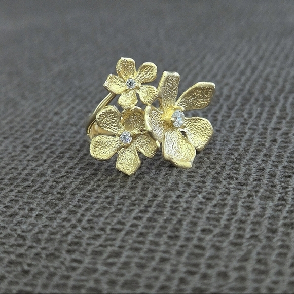 Mia Fiore Jewelry - Mia Fiore Textured Gold💛 Triple3️⃣ Blossom🌸 Ring💍 - NWT